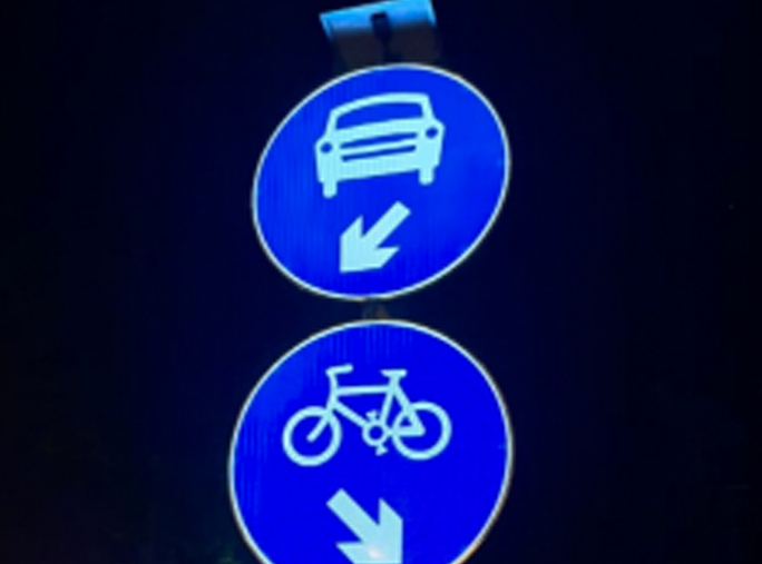 Active illuminated sign